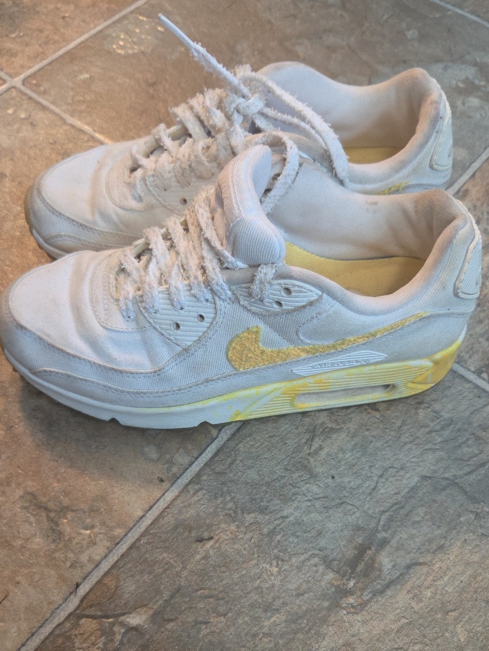 Nike Kids White and Yellow Low-Top Sneakers